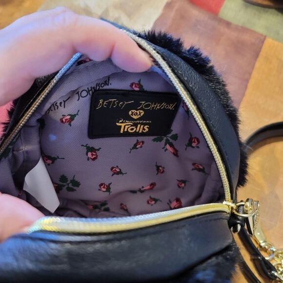 Betsey Johnson xox Trolls Canteen Crossbody Shoulder Faux Fur Bag Purse in Black - Picture 6 of 11